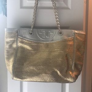 Beach ready Tory Burch tote... super cute